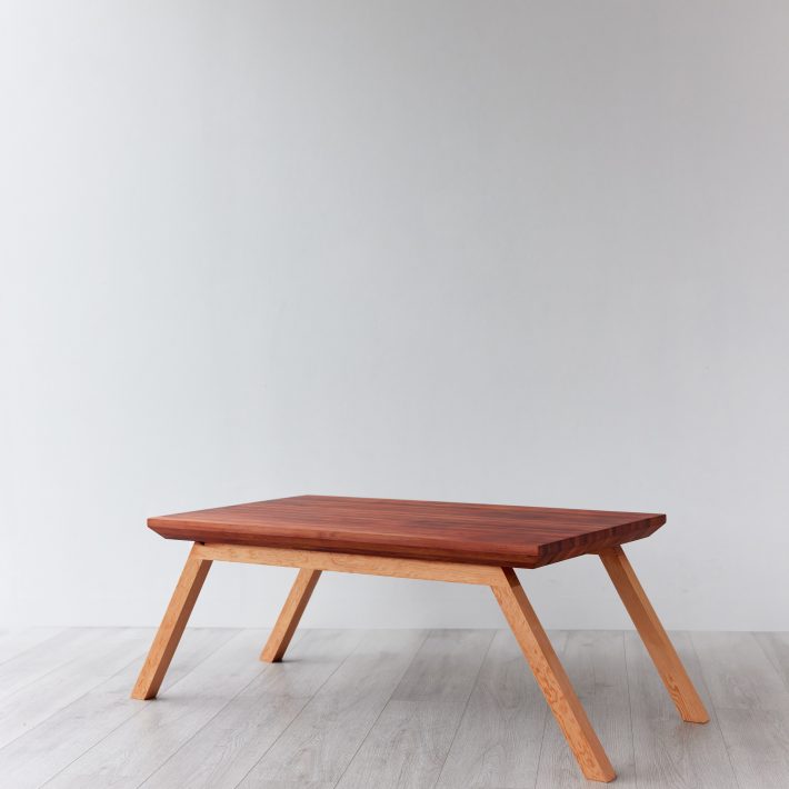 Mesa patas abiertas
